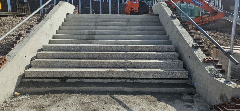 Why experienced Site Managers should not be expected to manage all operations during a project.