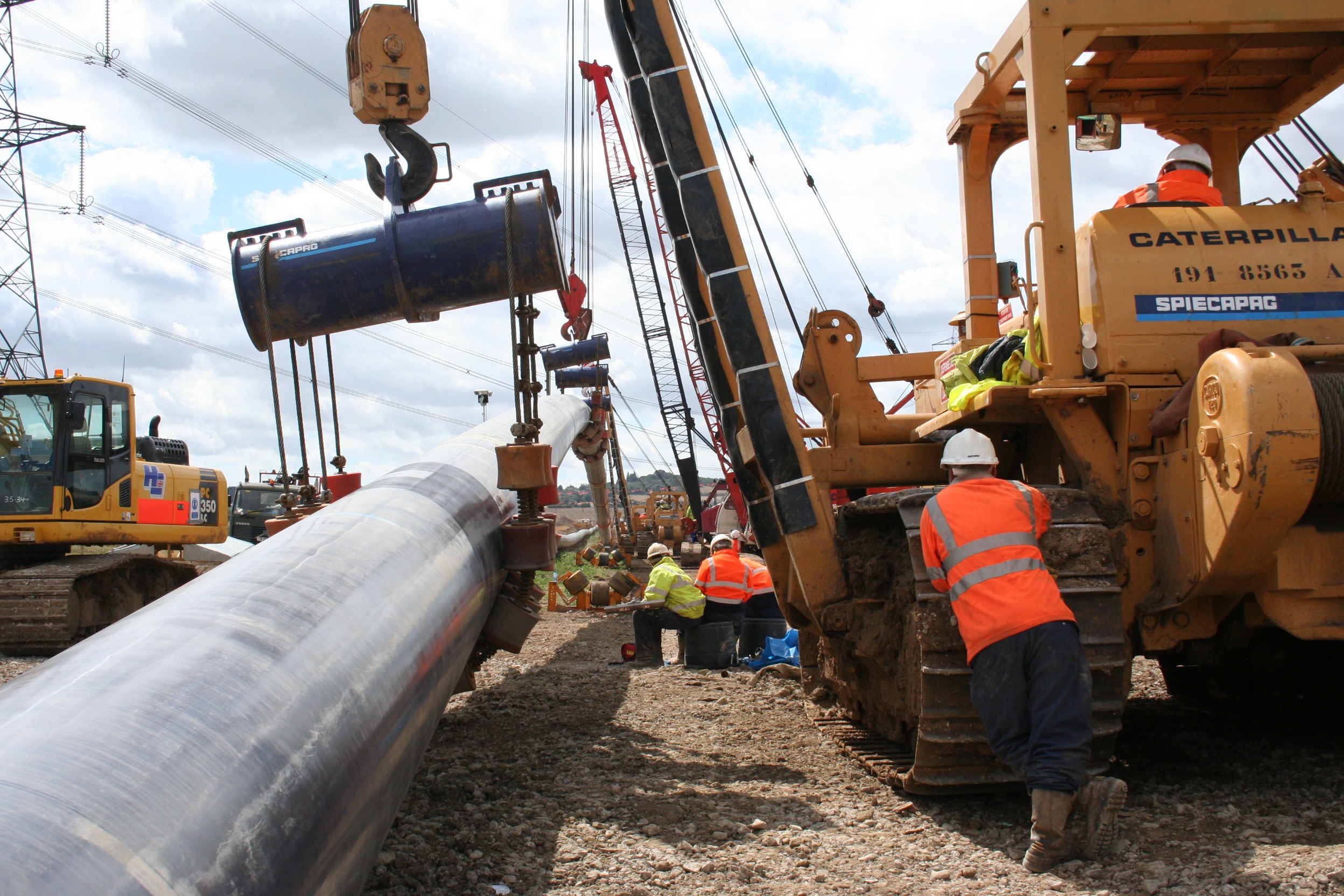 Drilling beneath a cryogenic LNG line to supply the Isle of Grain power station